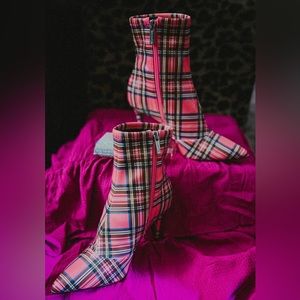Jessica Simpson Like NEW 7.5 Plaid Pink Heel Boot 😍💝